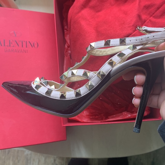 Reposhing my Valentino rock stud pumps. 37.5 - Picture 9 of 13